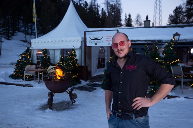 Peppino Reich vor dem Peppinos St. Moritz