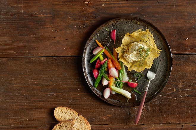 Neues Rezept Sbrinz-Mousse im Körbli mit Frühlingssalat 2022