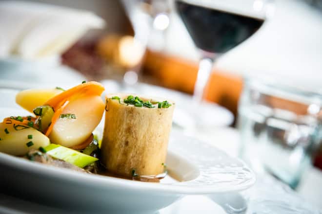 Restaurant Franz 2021: Tafelspitz in der Schüssel, Creme-Spinat, Apfel- und Semmelkren