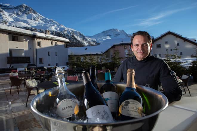 Chef Florian Schwarz auf Terrasse Restaurant Hide & Seek Hotel Giardino Mountain St. Moritz-Champfèr Januar 2022