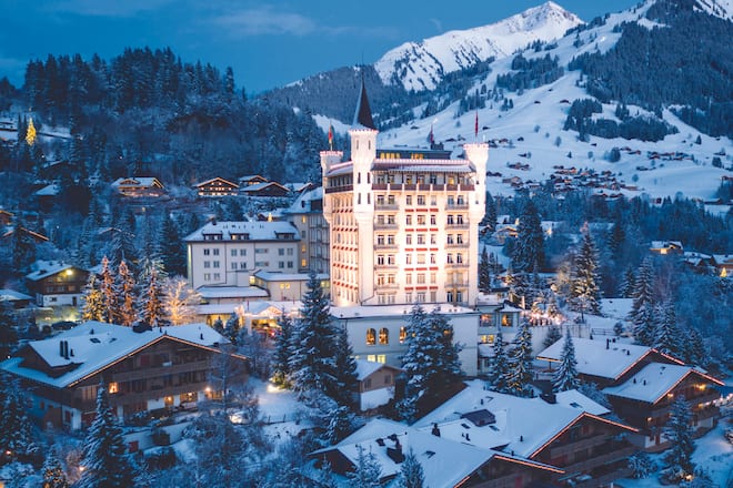 Gstaad Palace Hotel Aussenansicht im Winter