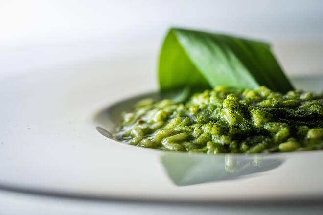 Lugano 2022: Principe Leopoldo: Chef Christian Moreschi. Risotto mit Ceresio-Ãl, Bärlauch, Morchel