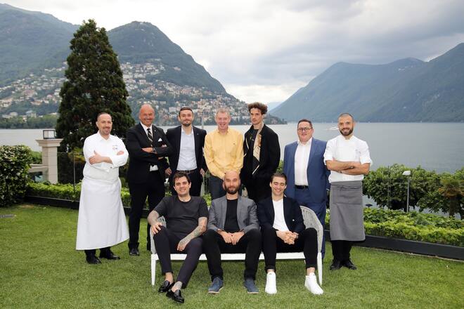 LUGANO, 29.05.2022 - Neumitglieder vlnr, stehend: Luca Bellanca, Heinz Rufibach, Guy Ravet (Praesident), Markus Neff, Dominik Hartmann, Benoit Carcenat und Diego Della Schiava, sitzend: Oscar de Matos, Mitja Birlo und Daniel Zeindlhofer. Galaabend vor der GV Grandes Tables Suisse 2022 im Hotel Splendide Royal in Lugano. copyright by www.steineggerpix.com / photo by remy steinegger