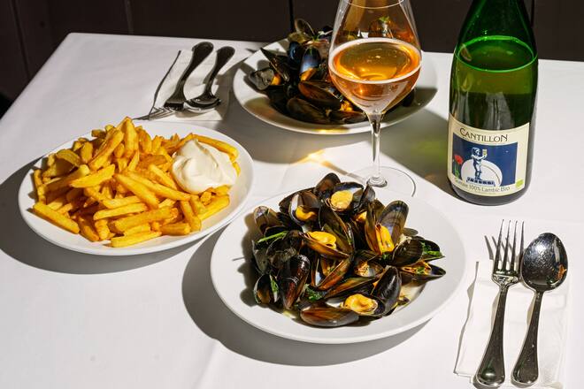 Moules frites Gamper More Than Wine Cantillon