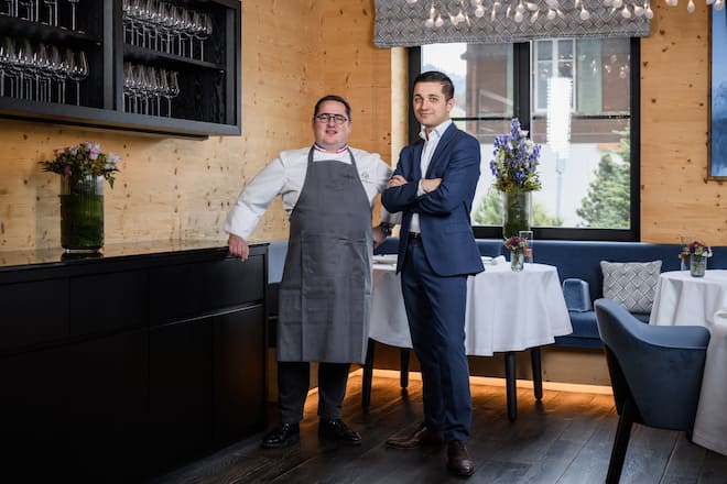 Rougemont, 19 octobre 2021.Benoît Carcenat, chef du restaurant de l'hôtel Valrose (g) et Mathieu Quetglas, sommelier (d).©François Wavre | Lundi13