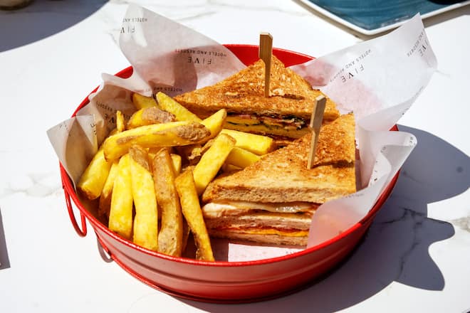 Five Hotel Zürich Social Pool Club Sandwich