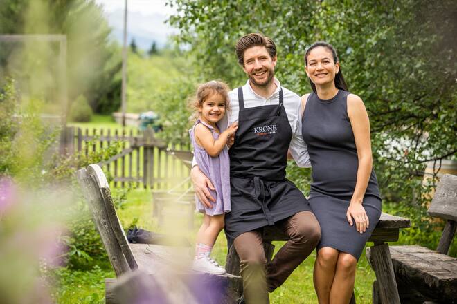 James Baron 2022: Ariya, James, Natacha