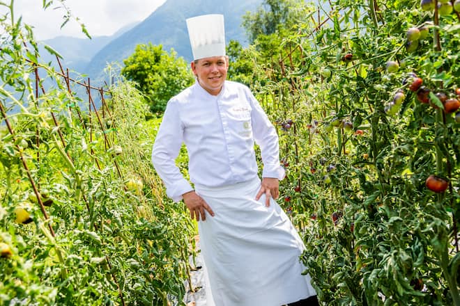 Mattias Roock (Koch, Kuechenchef) im Tomaten-Garten - Castello del Sole - Ascona, 31.8.2018