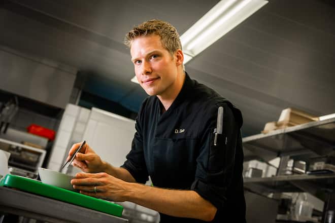 Dominik Sato kocht ein Swiss-Shrimp-Veviche 2020