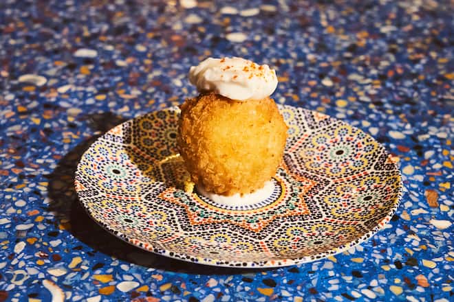 Live cooking, Zueri isst, Pascal Grob, Restaurant DAR, Marius Kamber, Vegane Bombas mit veganer Aioli,