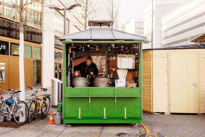 Roland Eberle beste Marroni in Zürich 2022 Europaplatz Europaallee in Zürich