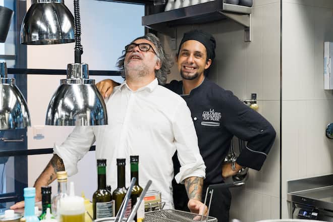 Nespresso Gourmet Weeks - Restaurant Zur Taube - Zug - Chefkoch Ricardo Pianta (rechts) - Gastgeber Giovannis Melis (links) - August 2023 - Copyright Olivia Pulver