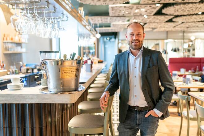 Restaurant Multertor , im Globus St. Gallen, Tobias Funke