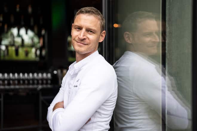 27.08.2023; Zürich: Kitchen Party in der Bar am Wasser mit Patrick Mahler. Portrait Patrick Mahler. © Valeriano Di Domenico