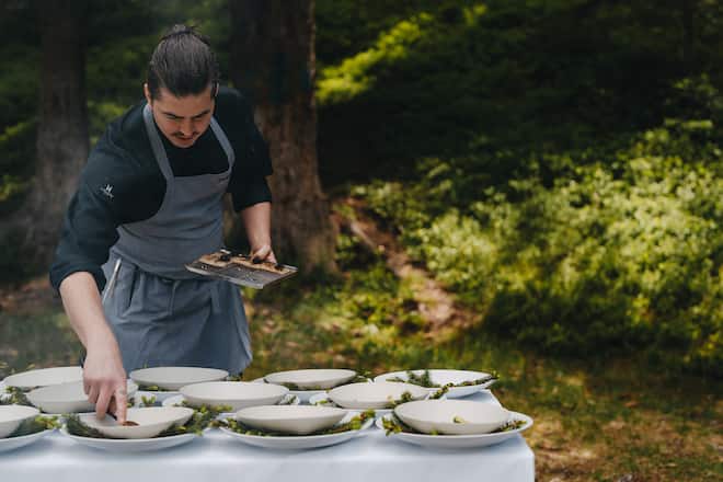beyond the clouds - Marcel Koolen (Chefkoch Silver) kocht in der Natur auf dem Feuer - Silver, 7132 Vals - Juni 2024 - Copyright Olivia Pulver