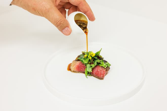 Die Favoriten des Abends: Rindfleisch vom Grill mit gutem Heinrich und Alpenkräutern.