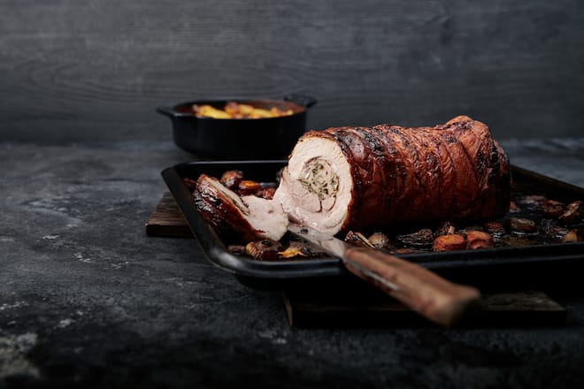 Gefüllte Kalbsbrust mit Gratin &amp; Bohnen | GaultMillau