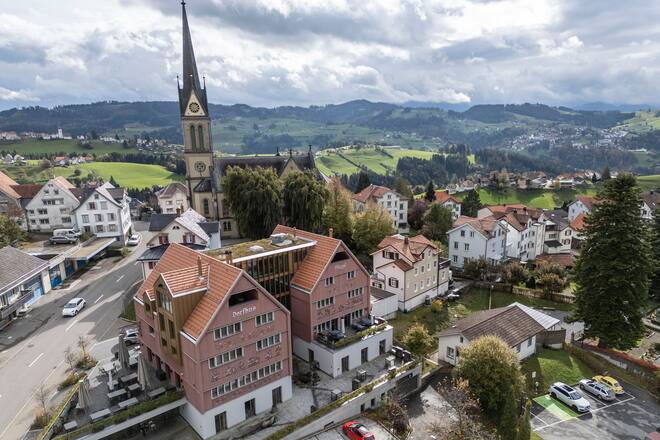 13.10.2024; Rehetobel: 4-Hands Dorfhuus Gupf mit Rolf Fliegauf und Sven Vogelsanger. Aussenansicht Dorfhus Gupf. © Valeriano Di Domenico