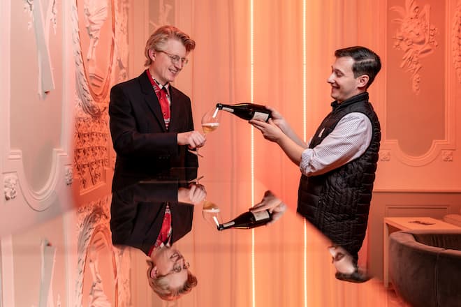 Les Bulles , Champagnerladen, Zürich, Mitbesitzer Florian Schmidt-Gabain (l) und Sommelier Yannick Imboden