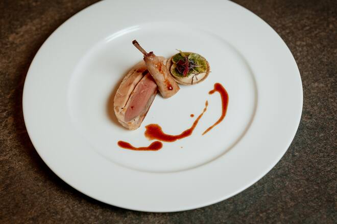 20.11.2024, Zuerich, Sapori Ticino Gala im Widder Hotel | Gericht: Taube, Gänseleber, Knollensellerie von Christian Moreschi - Villa Principe Leopoldo in Lugano (photo by Remy Steiner for Gault Millau)