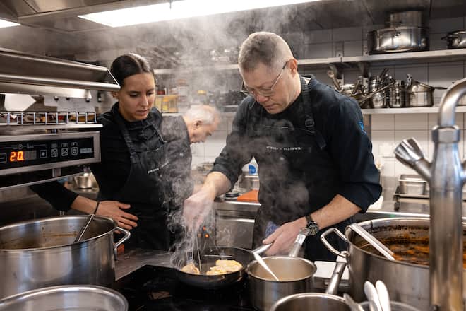 12.03.2025, Walchwil, Restaurant Sternen, Noémie Bernard, Schnapp kocht mit (photo by Remy Steiner for Gault Millau)