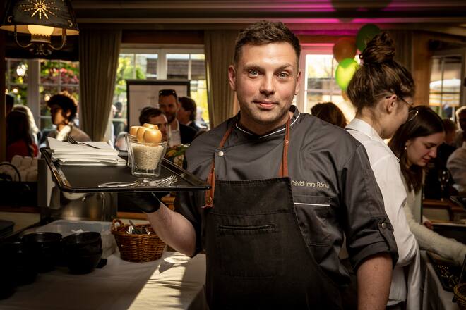 David Imre Rozsa Hotel Belvedere. Ei Royal mit Steinpilzen und Hollandaise Espuma. Top of Taste Gourmet-Festival in Grindelwald im Hotel Schweizherhof. Aufgenommen am 10.05.2024