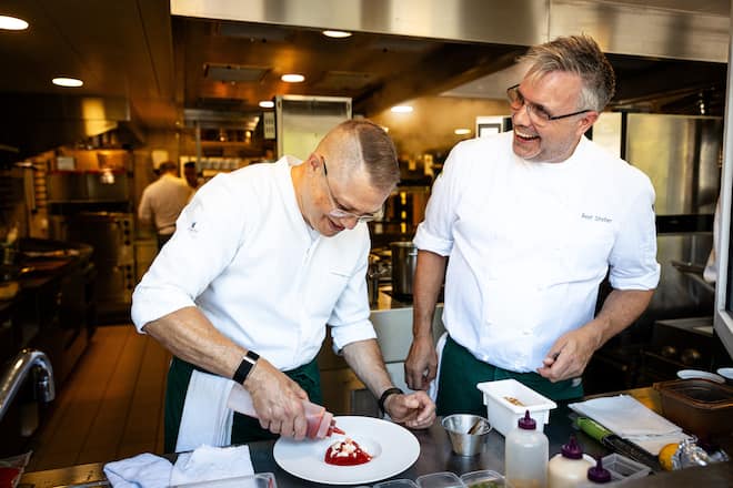 15.08.2025, Meggen LU, Restaurant Balm, Gericht; Marinierte Wassermelone, Estragon, Wildkräuter, Feta (photo by Remy Steiner for Gault Millau)