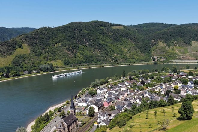 Excellence Schiff Wein