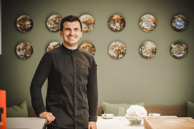 Agron Lleshi im neuen Restaurant Jägerhof 2024