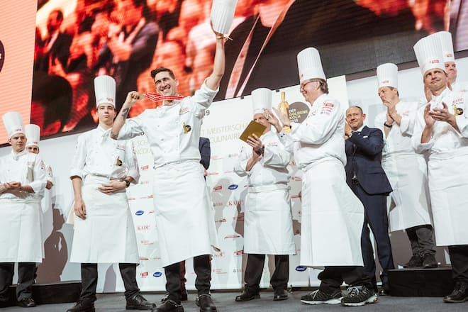 Zweitplatzierter Victor Moriez - Finale des Goldenen Kochsm 2019 im Kursaal Bern. Die Finalisten Maximilian Müller, Kévin Vasselin, Alexandre Juton, Ale Mordasini, Lukas Schär und Victor Moriez kämpfen um den begehrten Pokal. Montag, 25. Februar 2019. Copyright Olivia Pulver