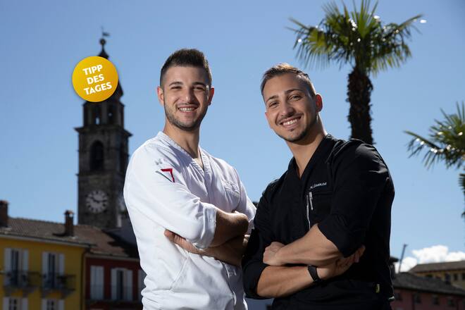 ASCONA, 18.06.2020 - Nicola Leanza (schwarze Kochbluse, Chef di Cucina) und sein Bruder Pietro Leanza (weisse Kochbluese, Chef Patissier), Ristorante Seven, Ascona. copyright by www.steineggerpix.com / photo by remy steinegger