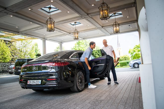 Roger Federer (Nur für die einmalige Veröffentlichung !!!) kocht mit Mercedes-Ambassadoren 2021