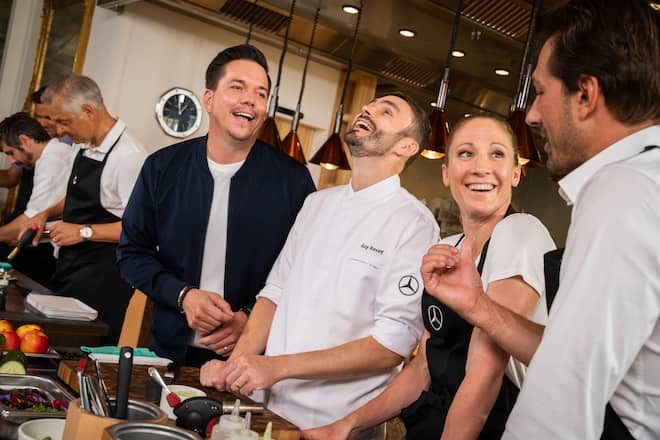 Roger Federer (Nur für die einmalige Veröffentlichung !!!) kocht mit Mercedes-Ambassadoren 2021