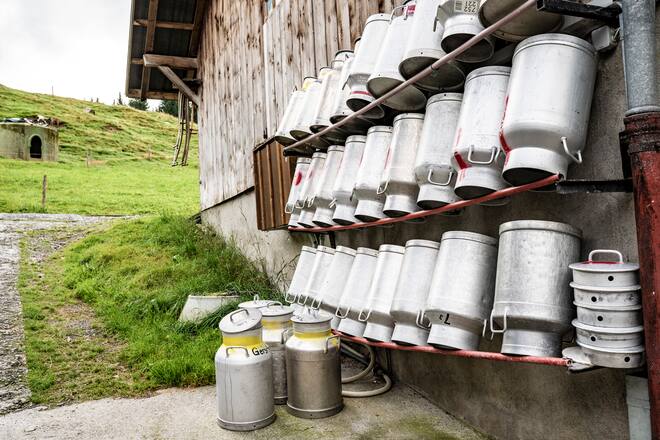 Sbrinzproduzent Saelmi Toengi, in seiner Alpkäserei Geschnialp, oberhalb von Engelberg