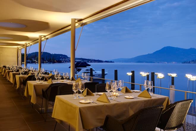 Seerestaurant Belvedere Hergiswil aussen nachts