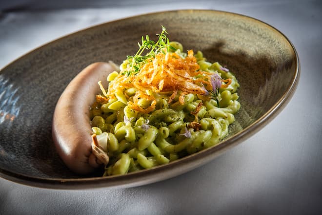 Appenzell-Roadtrip 2021: Restaurant/Hotel Bären in Gunten: Siedwurst mit Kräuter-Käsehörnli