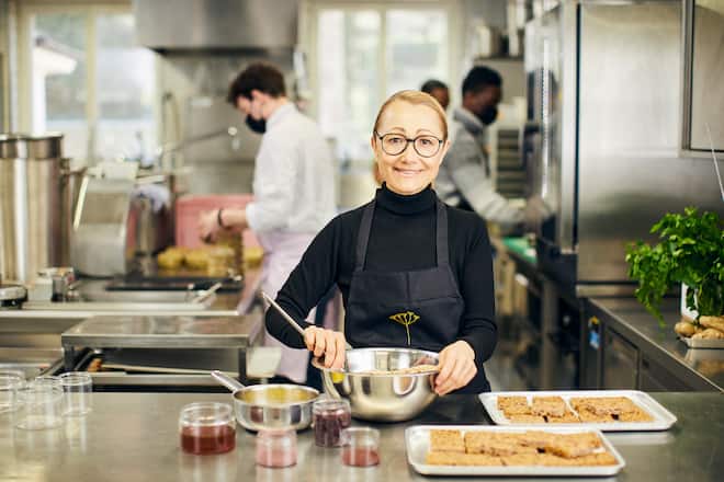 Tanja Grandits, Sterneköchin, kriert einen Müesli-Riegel für die Ringier-Initiative Equal Voice, Restaurant Stucki, Basel, 02.03.2021, Foto Lucia Hunziker