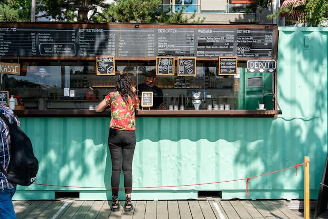 Basel Rheinufer Buvette