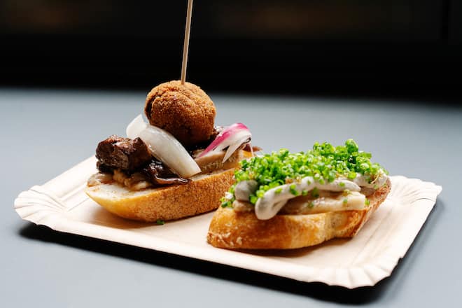 Pinchos Markus Burkhard und Flavia Hiestand Central Küchenfenster in Zürich