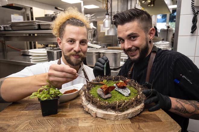 1910 Gourmet by Hausers, Márton Zuber â Sous-chef/Patissier Gourmet 1910, Messer Jonas â Küchenchef 1910