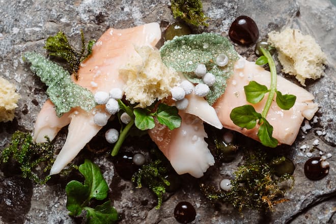 Hexer Stefan Wiesner kocht im Wiesner-Mysterion in Bramboden