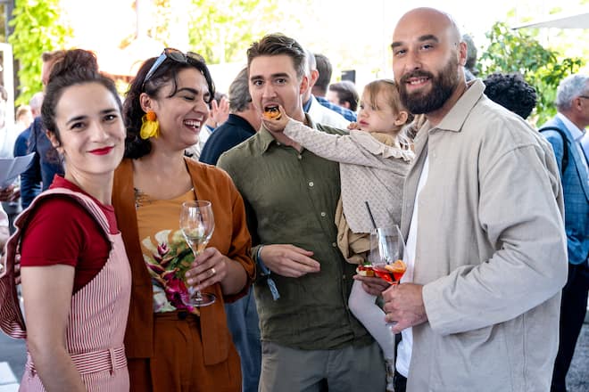 Befreundete Gastronomen-Paare: Ines Triebenbacher, Florentina Biro, Daniel Triebenbacher (mit Töchterchen XX) und Mitja Birlo