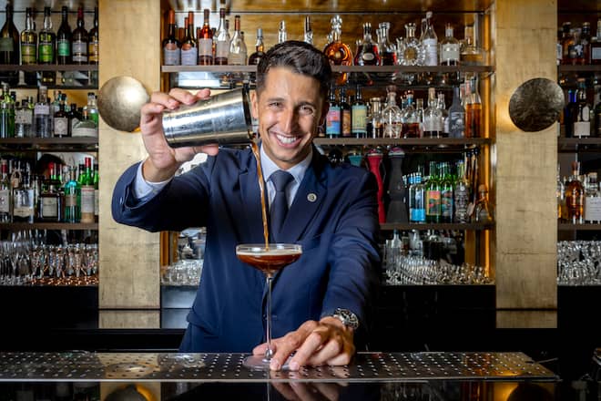 Geneve, le 10 juillet 2025. Serie de photos de differents cocktail realise a l Hotel la Reserve par le bartender Fabien Theisgen . © Magali Girardin