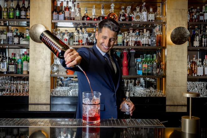 Geneve, le 10 juillet 2025. Serie de photos de differents cocktail realise a l Hotel la Reserve par le bartender Fabien Theisgen . © Magali Girardin