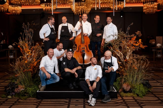 04.10.2025, Bürgenstock Resort, Chefs United, CHEF WEHRLE X TASTE OF ZERMATT, Reihe oben, André Kneubühler, Stefan Lünse, Mike Wehrle, Markus Pössenberger, Damian Carini | Reihe unten; René Kockelkorne, Samuel Senn, Oliver Waldispühl, Davide Cretoni, Max Menning (poto by Remy Steiner for Gault Millau)