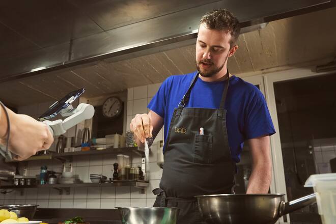 Live cooking, Zueri isst, Pascal Grob, Restaurant DAR, Marius Kamber, Vegane Bombas mit veganer Aioli,