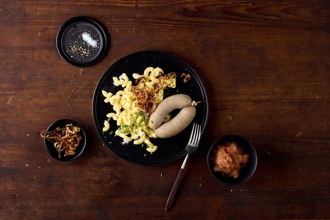 Chäshörnli mit Appenzeller Siedwurst von Schweizer Fleisch.