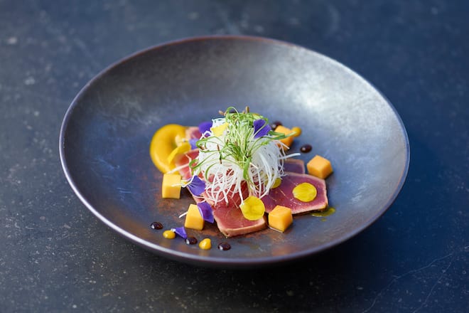 Thunfisch Tataki mit Kanzuri-Rettich, Ponzu und Nori Vinaigrette Megu, The Alpina Gstaad