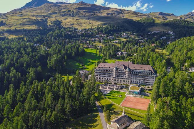 Luxushotel Suvretta House in St. Moritz von aussen 2022