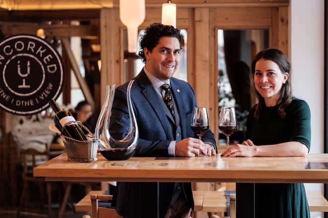 Gastgeber und Geschwister Sebastian & Anna Metry Chalet-Hotel Schönegg Zermatt